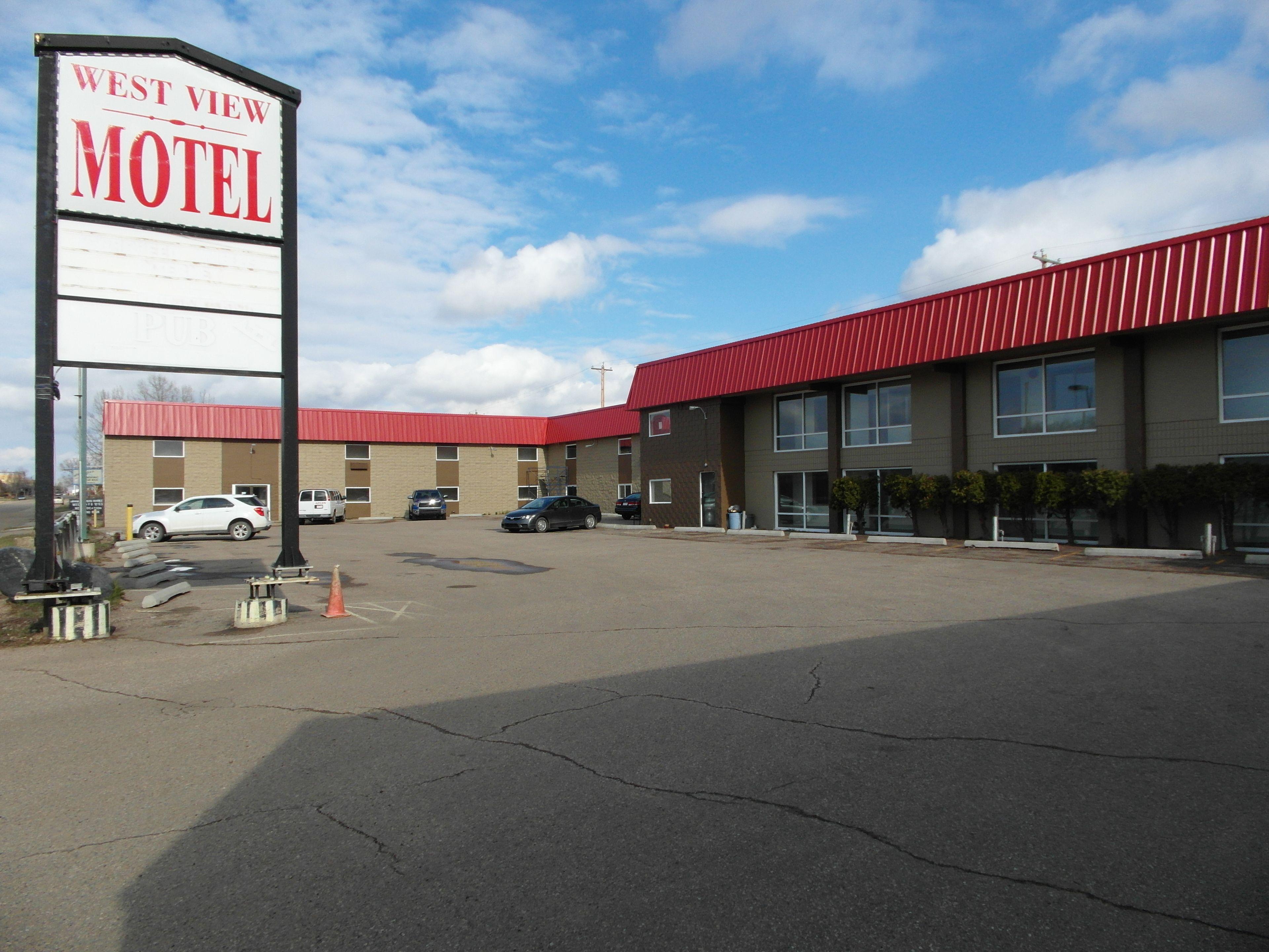 WEST VIEW MOTEL | ⋆⋆ | HANNA, CANADA | SEASON DEALS FROM $76